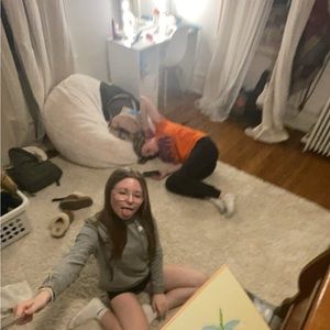 Meet your Posher, Danielle